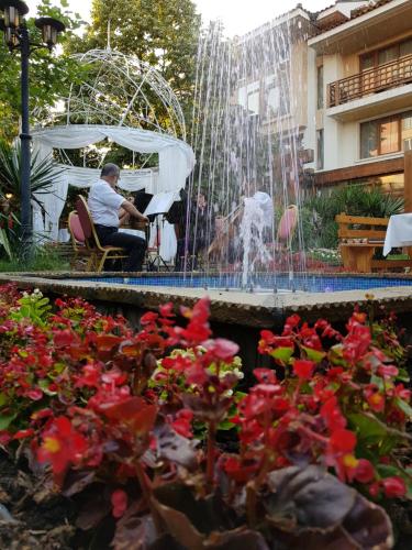 National Palace Spa & Wellness Hotel - image 2