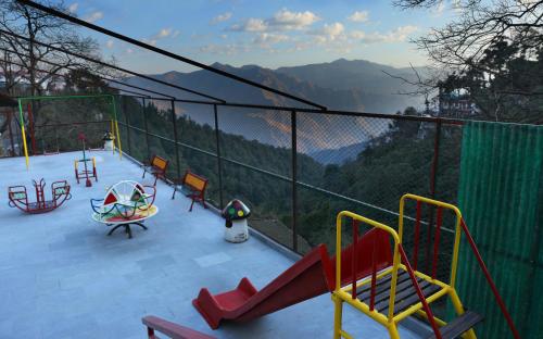 Játszótér, Hotel Vishnu Palace in The Mall Út