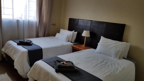 2 twin beds