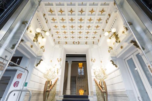 Petit Palace Lealtad Plaza - image 4