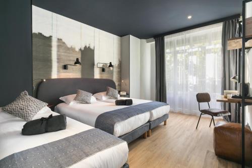 3 twin beds