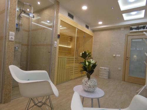 อ่างแช่น้ำร้อน, Villa Natural Wood in รูดิเน