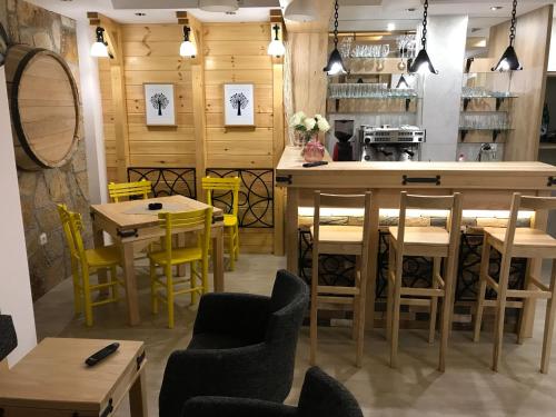 ผับ/เลาจน์, Villa Natural Wood in รูดิเน
