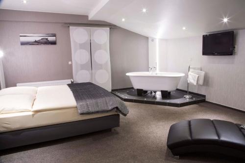 1 queen bed