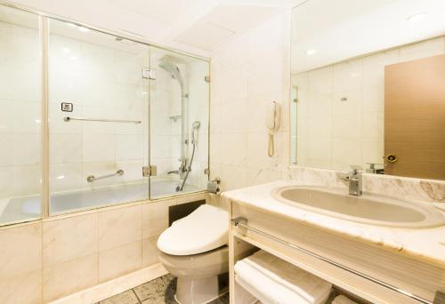 Bathroom, Shin Yuan Park Hotel near Longenzhen Riverside Park