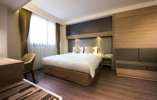 room detail thumbnail 1