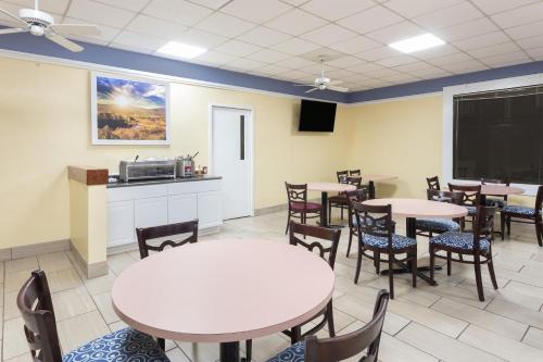 Days Inn by Wyndham Orangeburg South - image 7