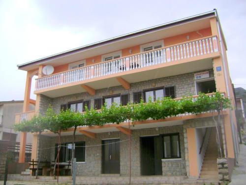  Apartments Mateo in Starigrad-Paklenica