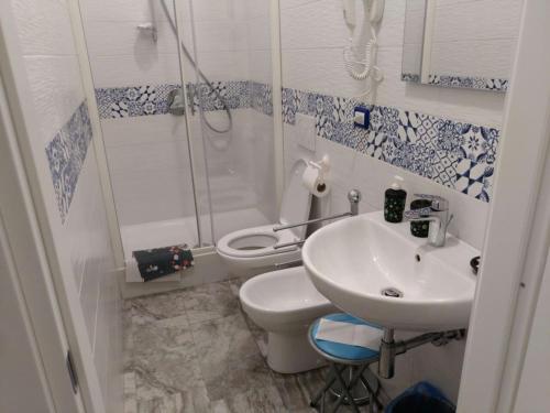 Quadruple Room image 8