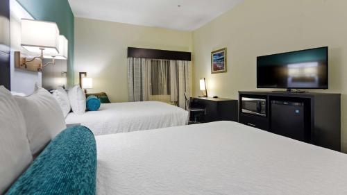 Queen Room with Two Queen Beds - Non-Smoking