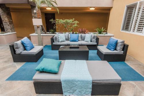 Best Western Plus Manhattan Beach Hotel - image 2