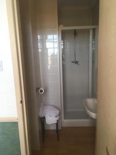 Kingsbury Hotel - image 2