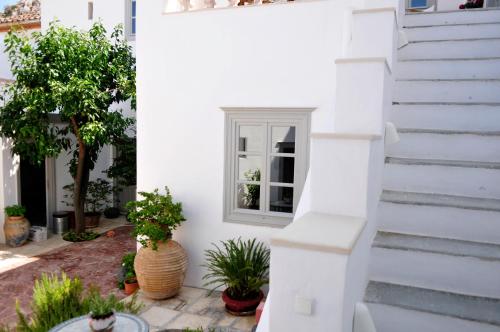  1880 Luxury Apartments in Hydra