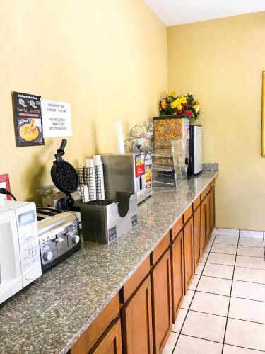 Americas Best Value Inn & Suites Yukon Oklahoma City - 편의 시설/서비스