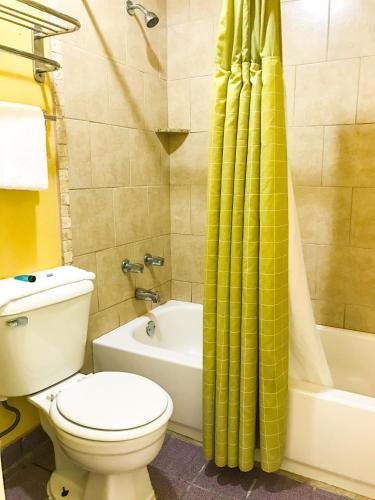 Americas Best Value Inn Yukon - image 3
