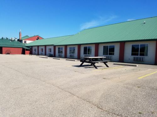 Inn of the Pines - image 5