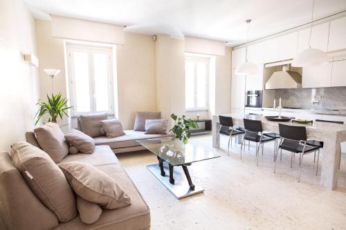 Petra Apartments, Rome