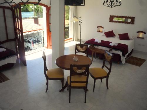 บริการและสิ่งอำนวยความสะดวก, Hotel Portal del Santo in กาฟายาเค โตลอมบอง