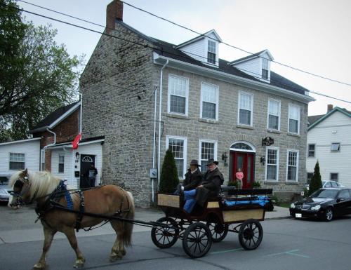 Sir Isaac Brock B&B Luxury Suites