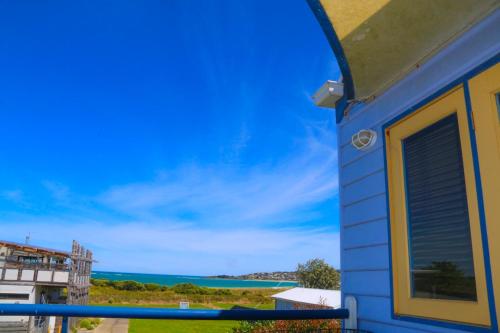 雷维尔船屋酒店