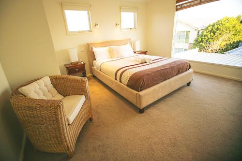 雷维尔船屋酒店