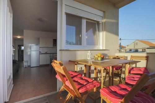 Apartment with Balcony and Sea View