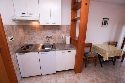 Apartments Viki - image 2