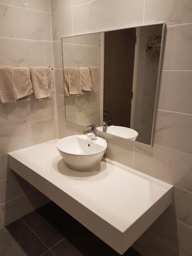 Melini Hotel Suites - image 13