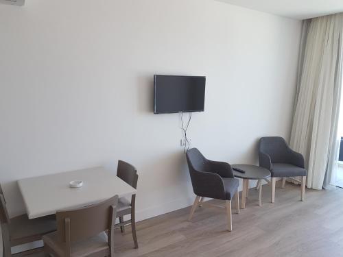 Melini Hotel Suites - image 5