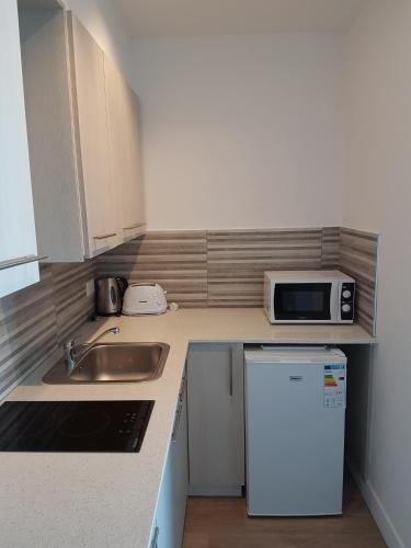 Melini Hotel Suites - image 7