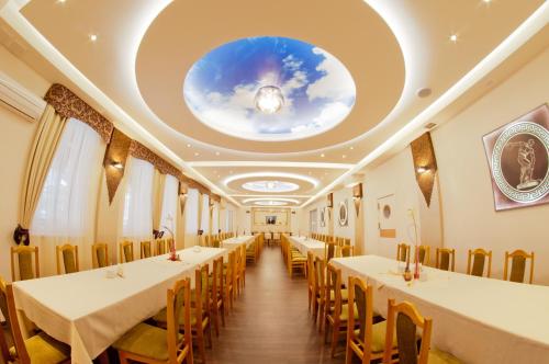 Restaurant, Maraton in Lubenia