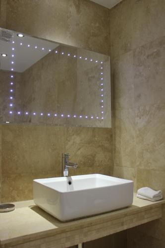 Mallyan Spout Hotel - image 5