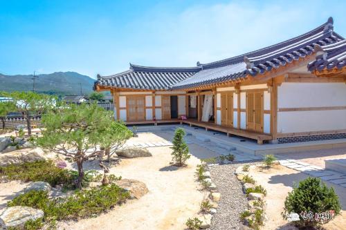 Hanok 1st Street - image 2