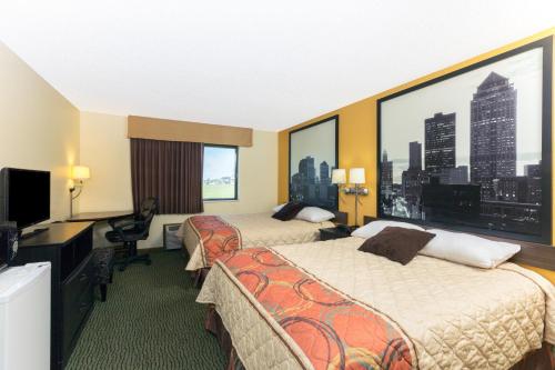 Super 8 by Wyndham Perry IA - main image
