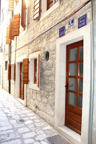  Old Theatre rooms & apartments in Šibenik