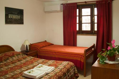 3 twin beds