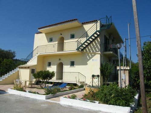  Armonia, Pension in Moraḯtika