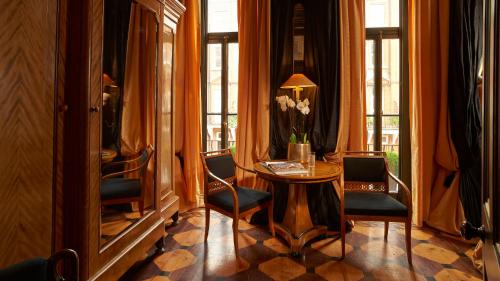 106254821 Blakes Hotel