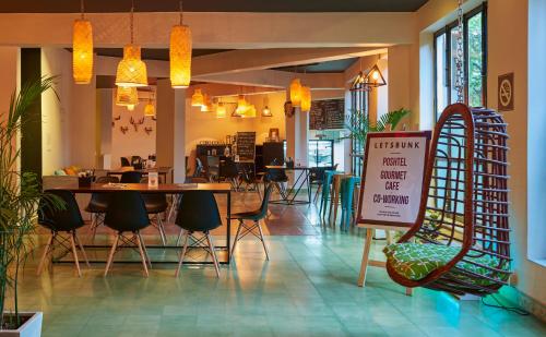 LetsBunk Poshtel