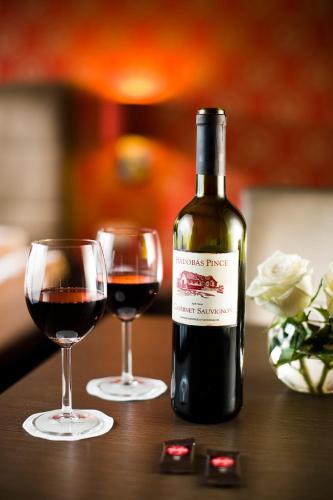 Opera Garden Hotel & Apartments - image 2