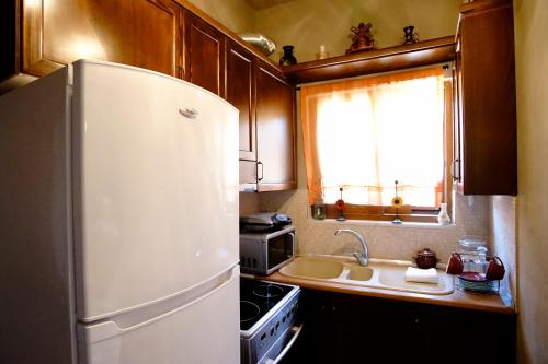 Kitchen, Mike Omalos Houses in Anatoliko Selino