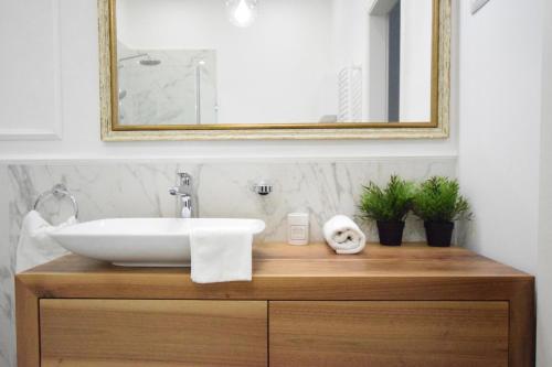 Luxury Apartment by Hi5 - Szervita Suite, Budapešť (fotografie 6)