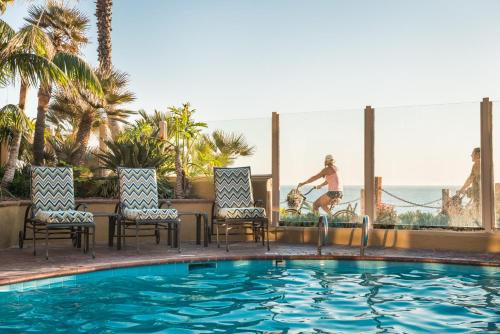 Pacific Terrace Hotel - image 2