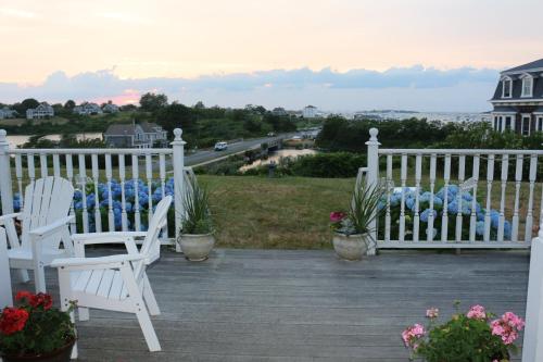 Payne's Harbor View Inn - image 2