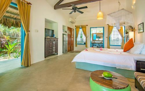 Bungalow with Sea View room in Ocean House An Bang
