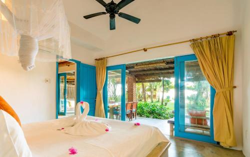 Bungalow - Water Front  image 9