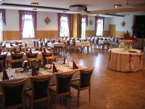 Salón de banquetes, Pension Zur Harburg in Uslar