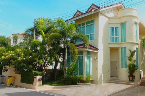 Valencia 3 Bedrooms Pool Nai Harn Villa Valencia 3 Bedrooms Pool Nai Harn Villa