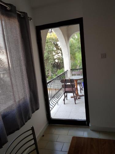 Mylos Court Apartments - image 4