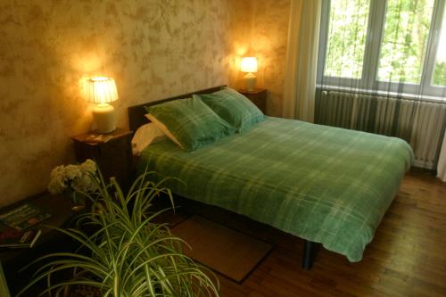 1 queen bed, 2 twin beds